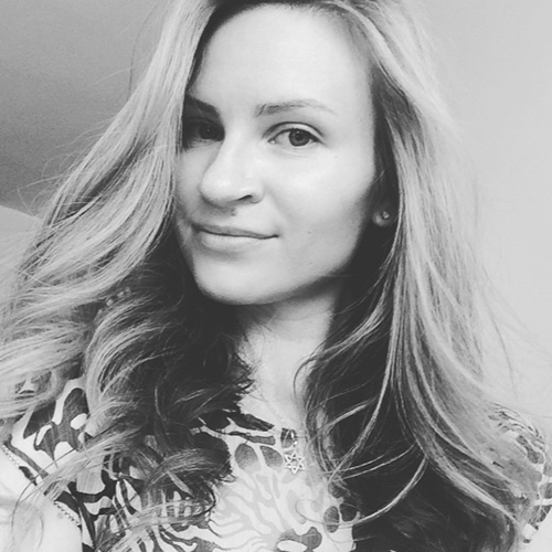 A portrait of the author Ellie Midwood